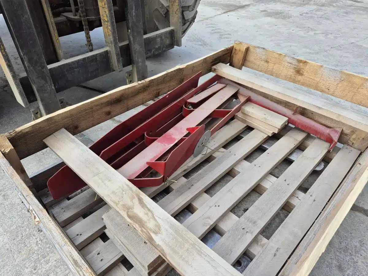 Gallery image 1 for New Holland 715230016 Square Baler - Small