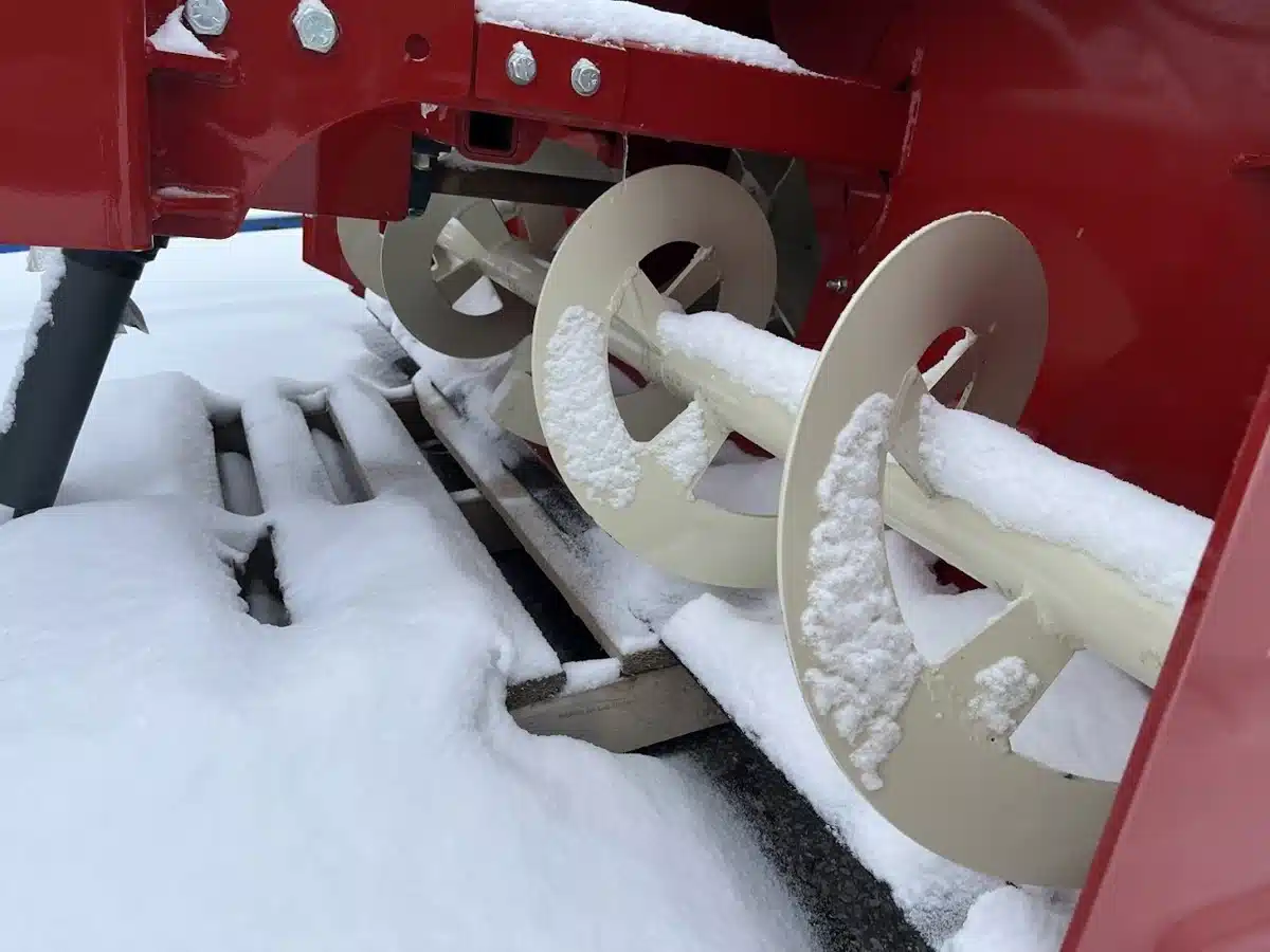 Gallery image 2 for Farm King PT840 Snow Blower