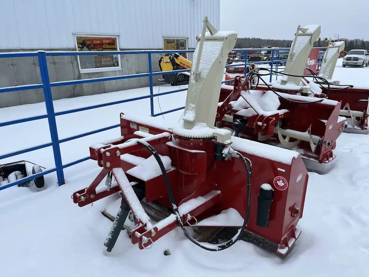Photo de la Galerie 1 pour Farm King 740 Souffleur à neige