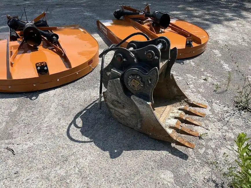 Photo de la Galerie 1 pour 2024 AMI JAWBONE BUCKET Godet (bucket)