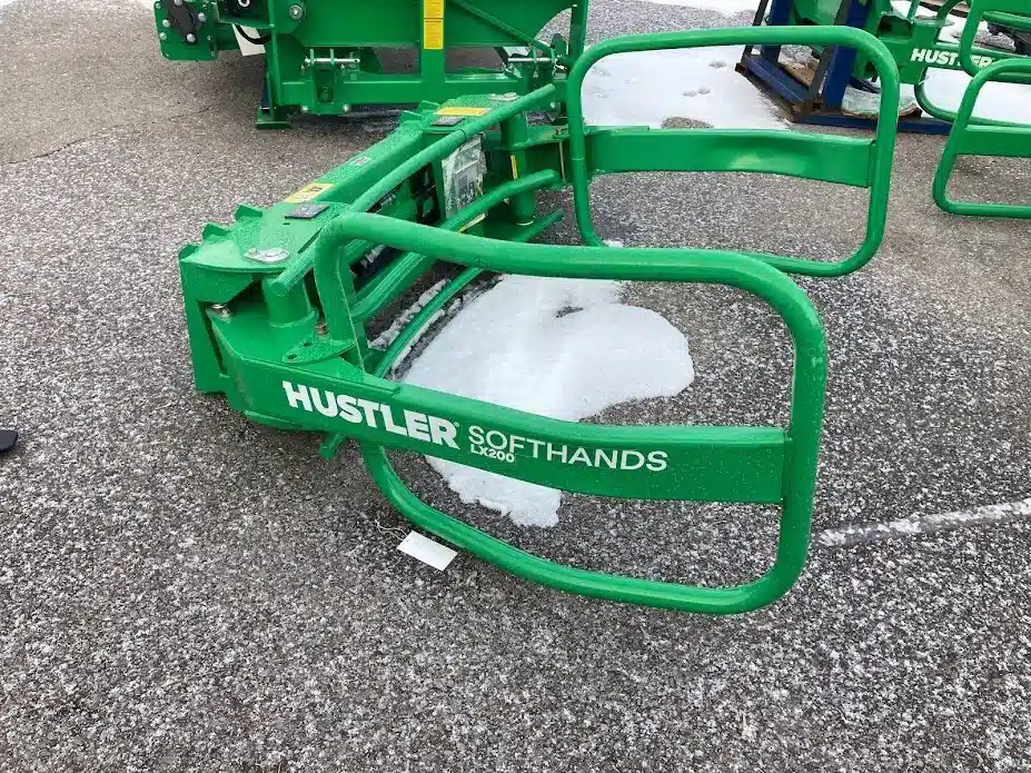 Gallery image 2 for 2022 Hustler Turf SOFTHANDS LX200 Bale Grapple