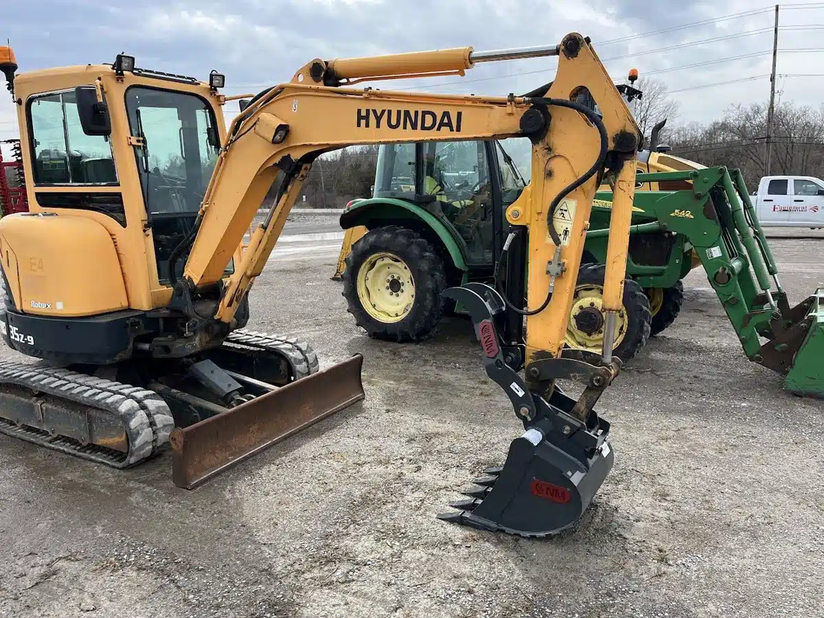 Gallery image 2 for 2013 Hyundai Ind ROBEX 35Z-9 Excavator