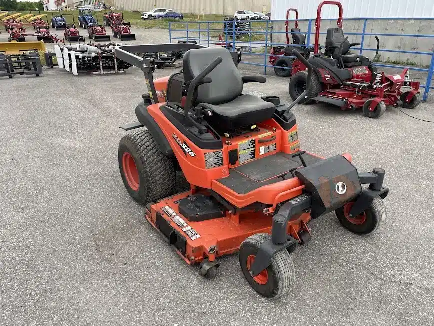 Photo de la Galerie 2 pour 2012 Kubota ZD326 Tondeuse à rayon de braquage zéro
