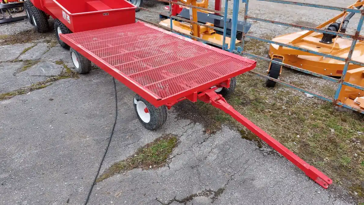 Gallery image 1 for Creekbank Welding 425 Bale Wagon