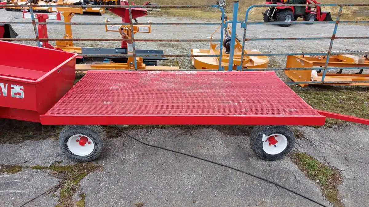 Gallery image 2 for Creekbank Welding 425 Bale Wagon