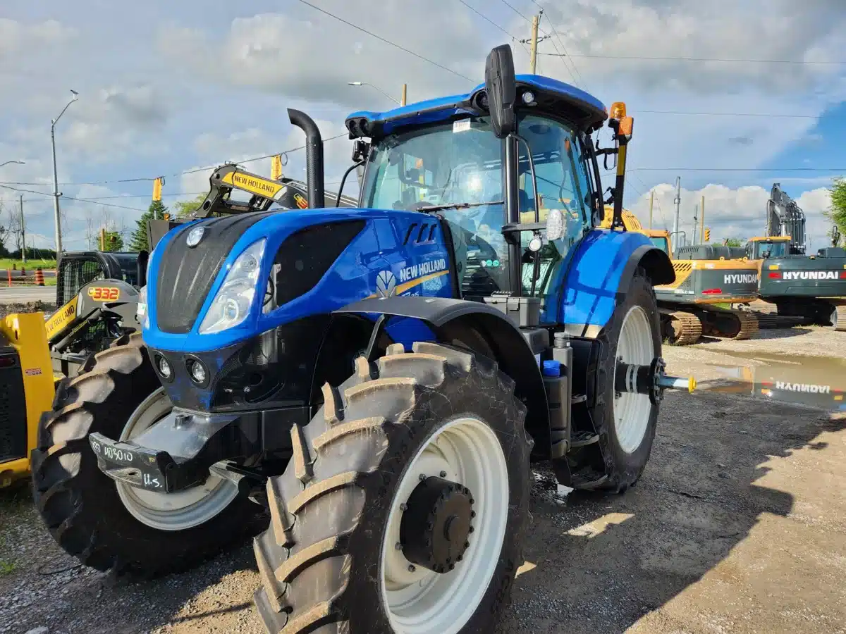Photo de la Galerie 2 pour New Holland T7.245 Tracteur