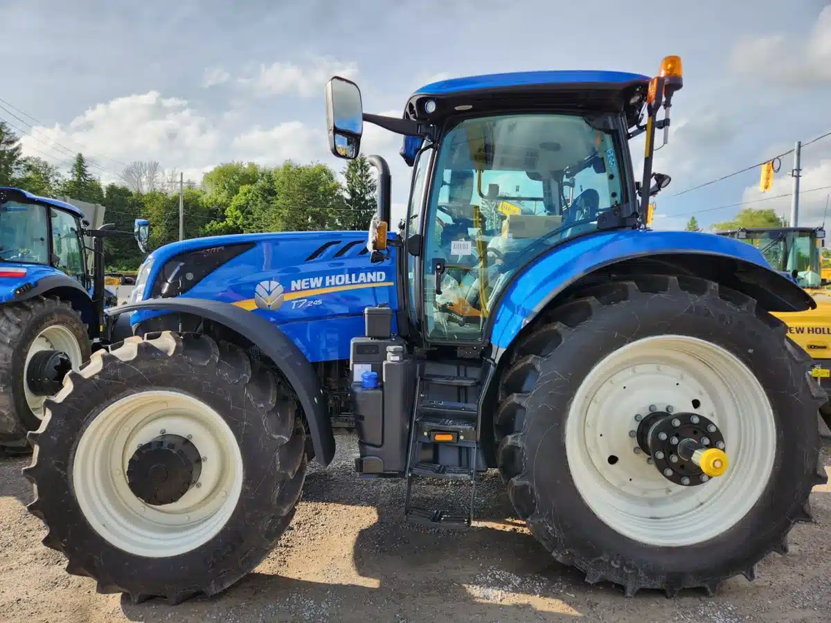 Photo de la Galerie 1 pour New Holland T7.245 Tracteur
