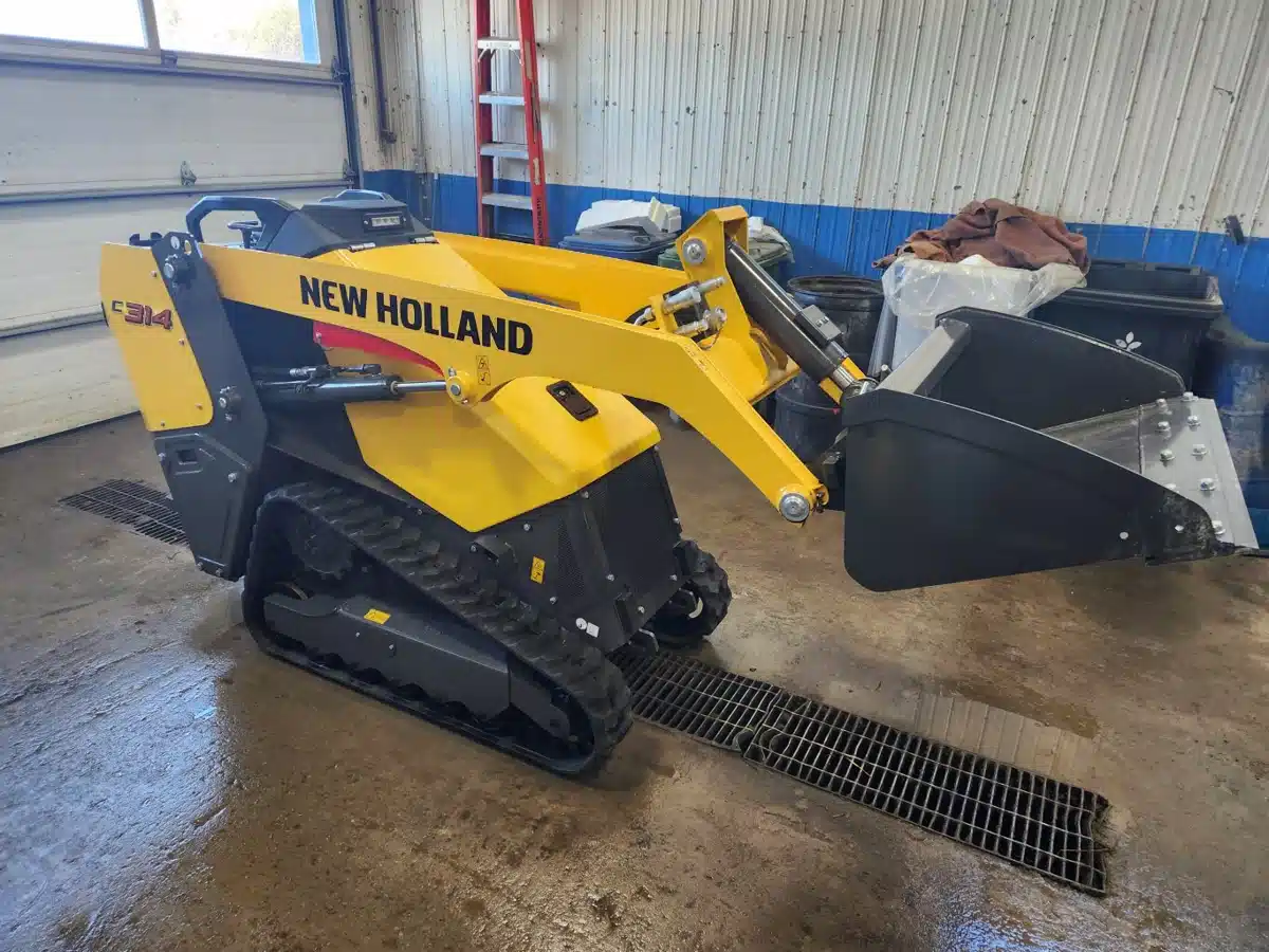 Gallery image 1 for New Holland C314 Track Loader