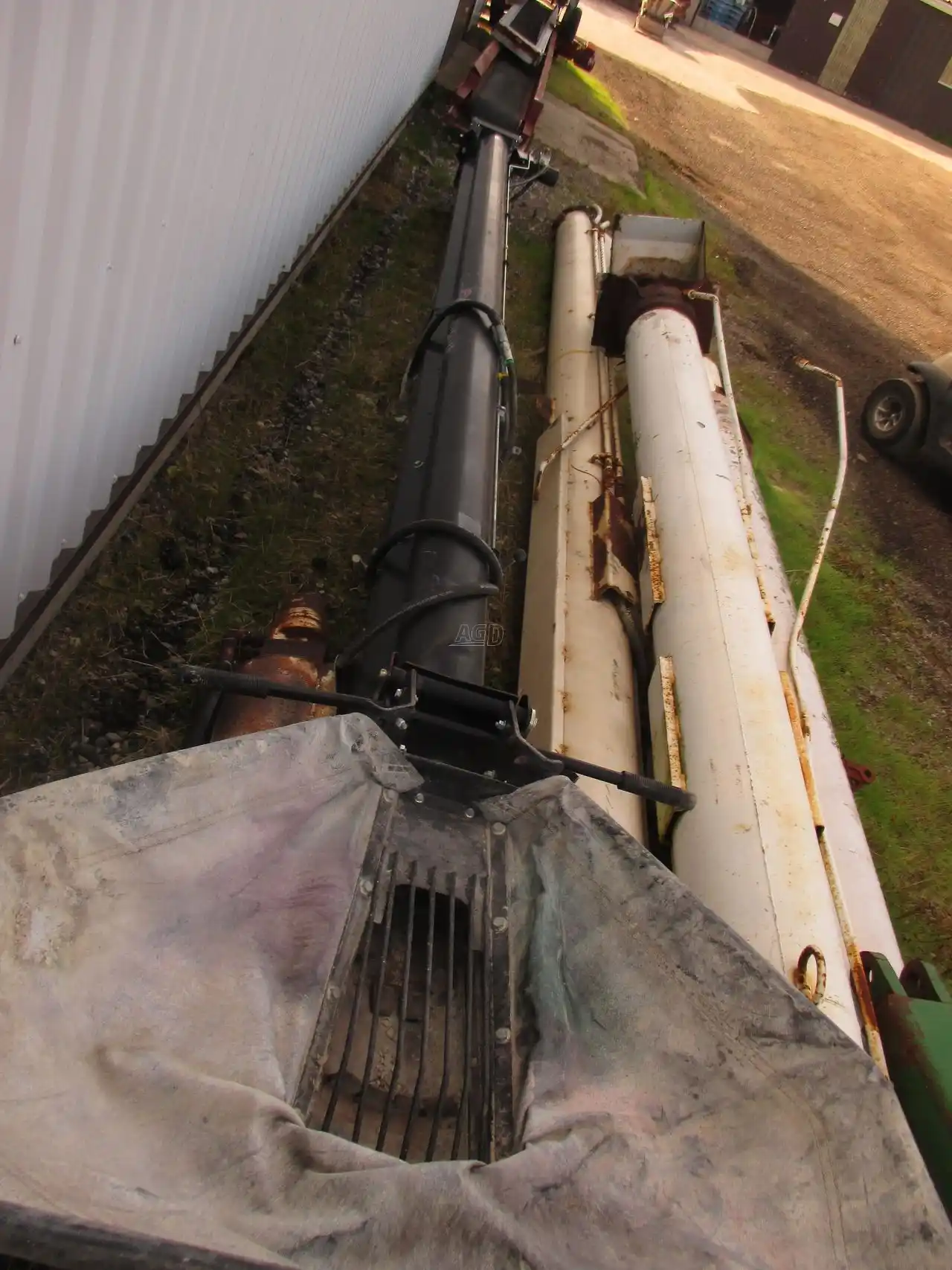 Gallery image 1 for Used Unverferth Load System Conveyor