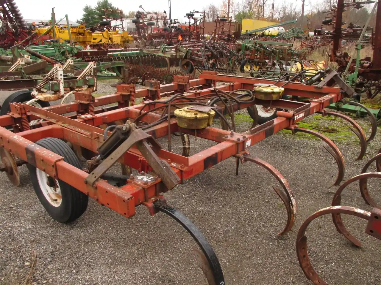 Gallery image 2 for Used International Harvester 6000 Disc Chisel