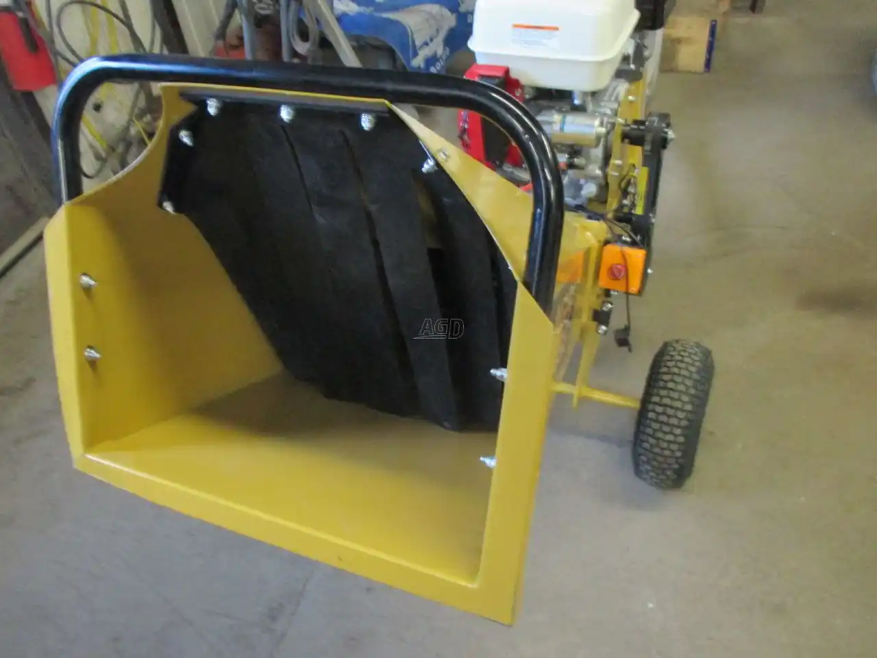 Gallery image 2 for New AgriEase WCGR4H13E Wood Chipper