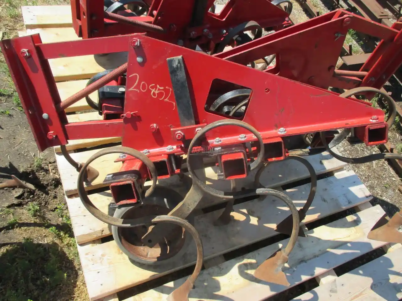 Gallery image 1 for Used International Harvester 183 Row Crop Cultivator