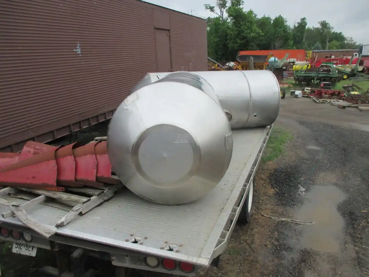 Gallery image 2 for Used 700 Gal Tank