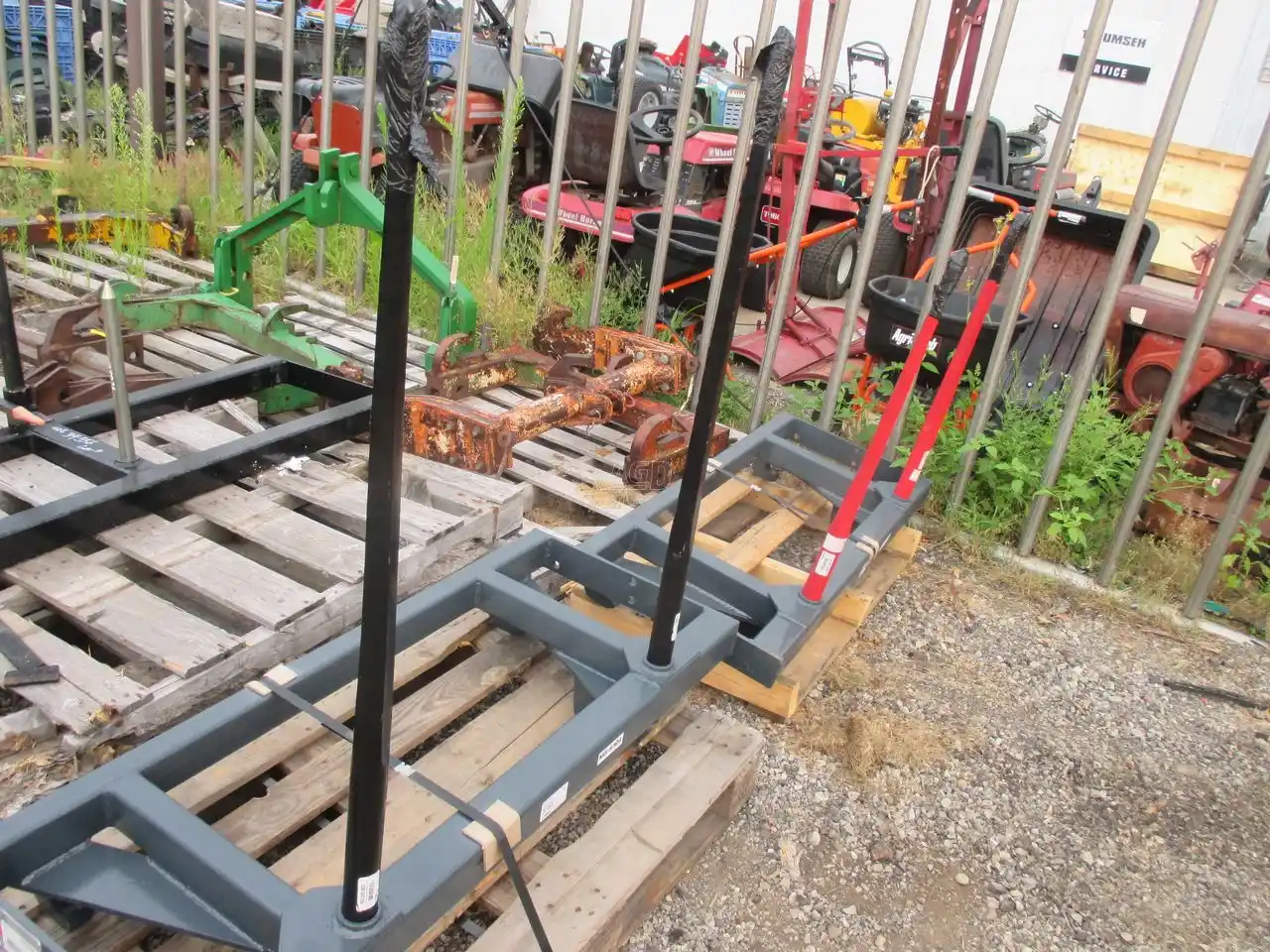 Gallery image 1 for New AgriEase 39 Bale Spear
