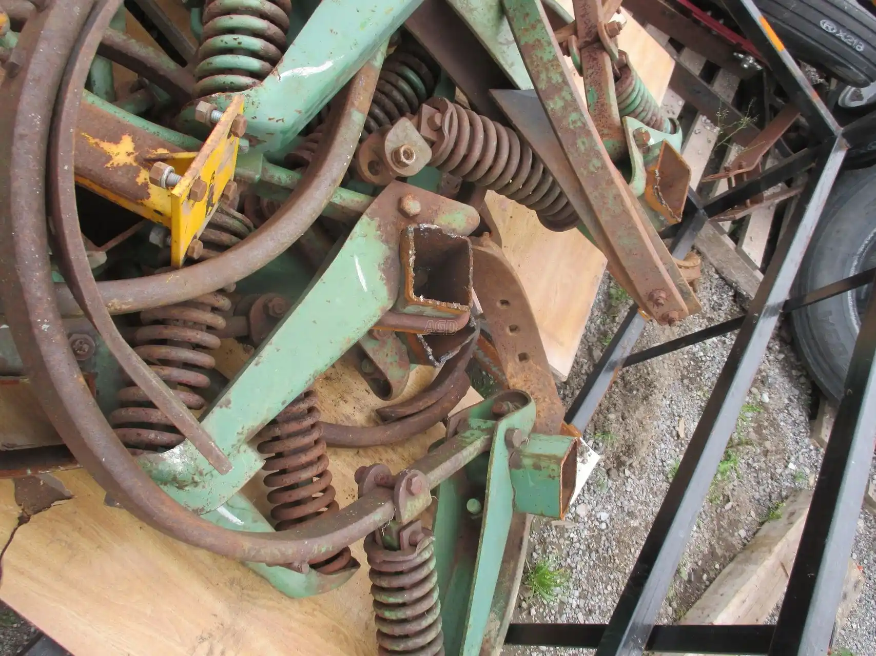 Gallery image 1 for Used John Deere shanks Attachment
