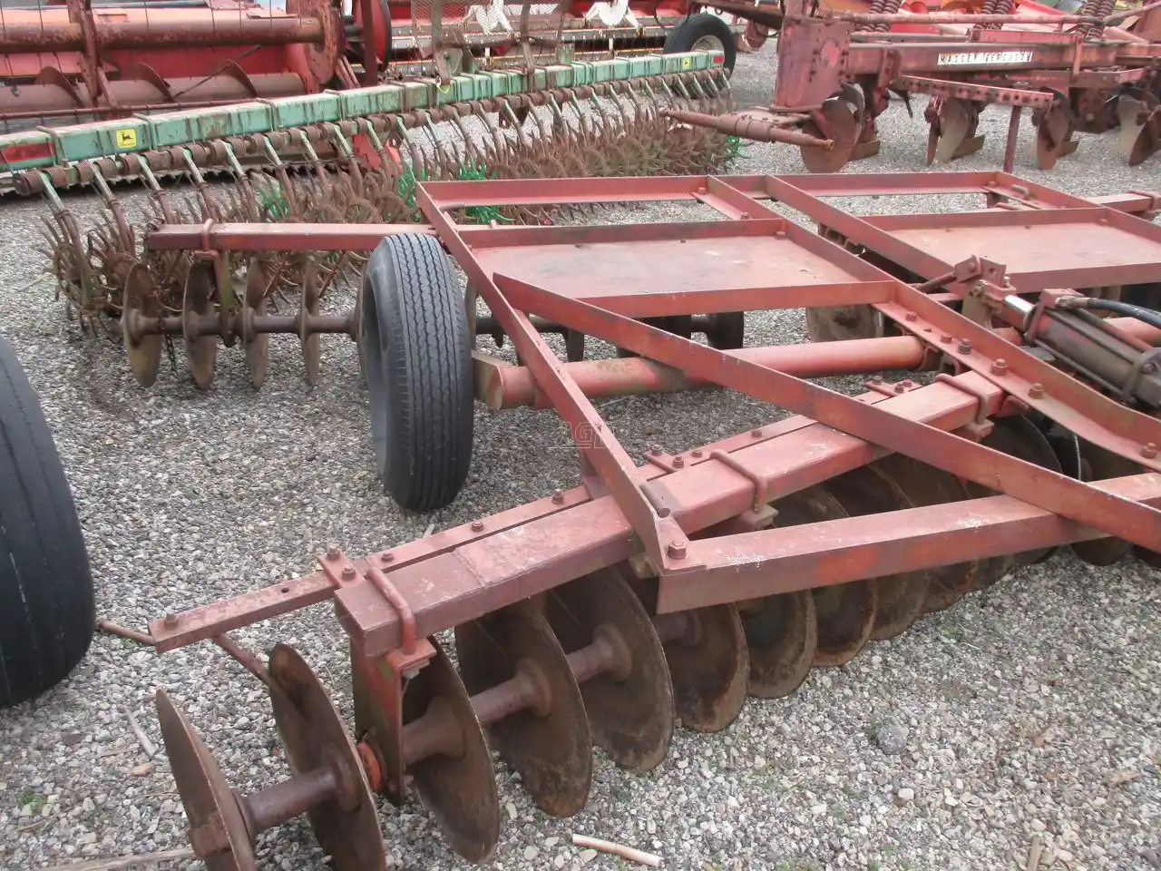 Gallery image 2 for Used International Harvester 37 Disc