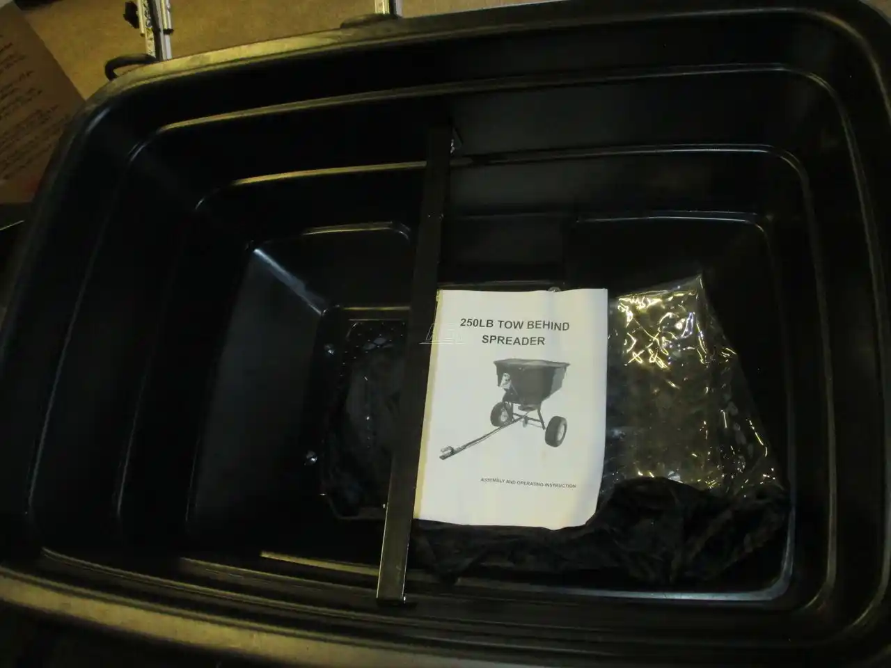 Gallery image 2 for New Agri-Fab PFS105T Spreader - Fertilizer