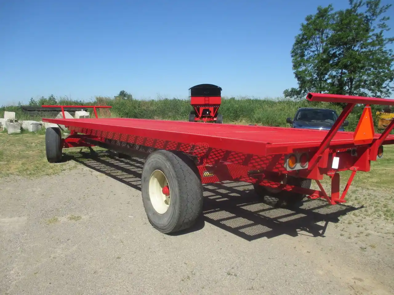 Gallery image 2 for Creekbank Welding 8.5' X 32' Bale Wagon
