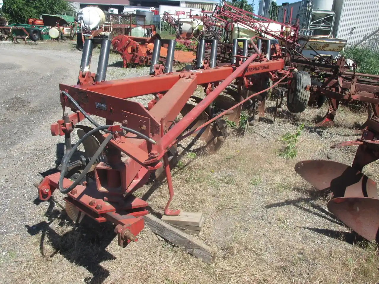 Gallery image 1 for Used International Harvester 720 Plow