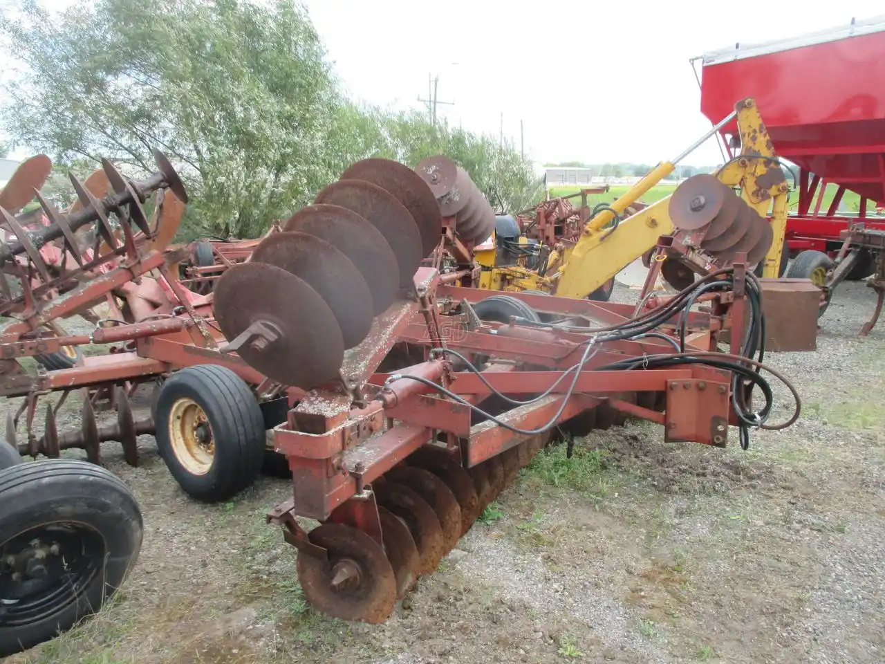 Gallery image 2 for Used International Harvester 475 Disc