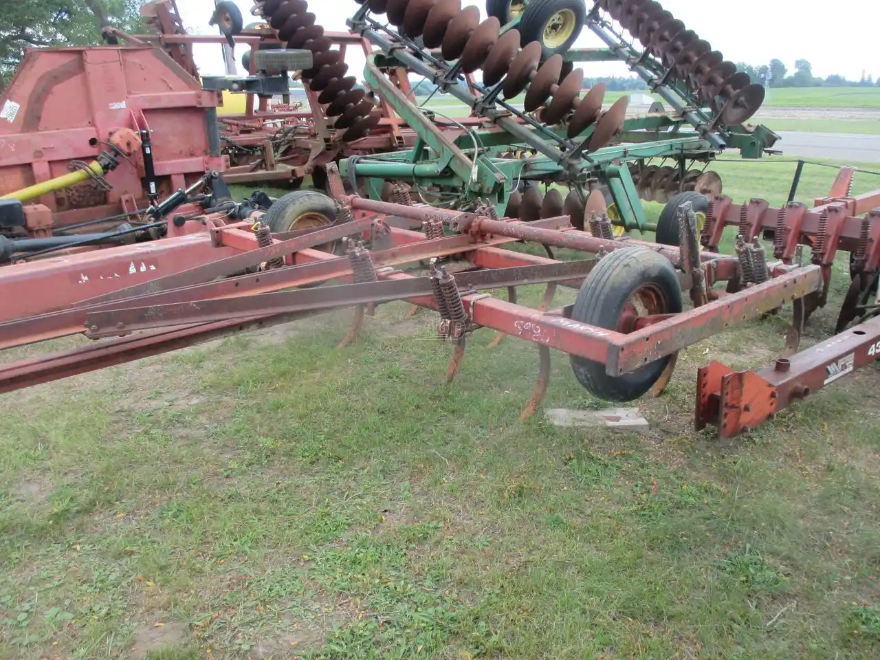 Gallery image 2 for Used International Harvester 55 Chisel Plow