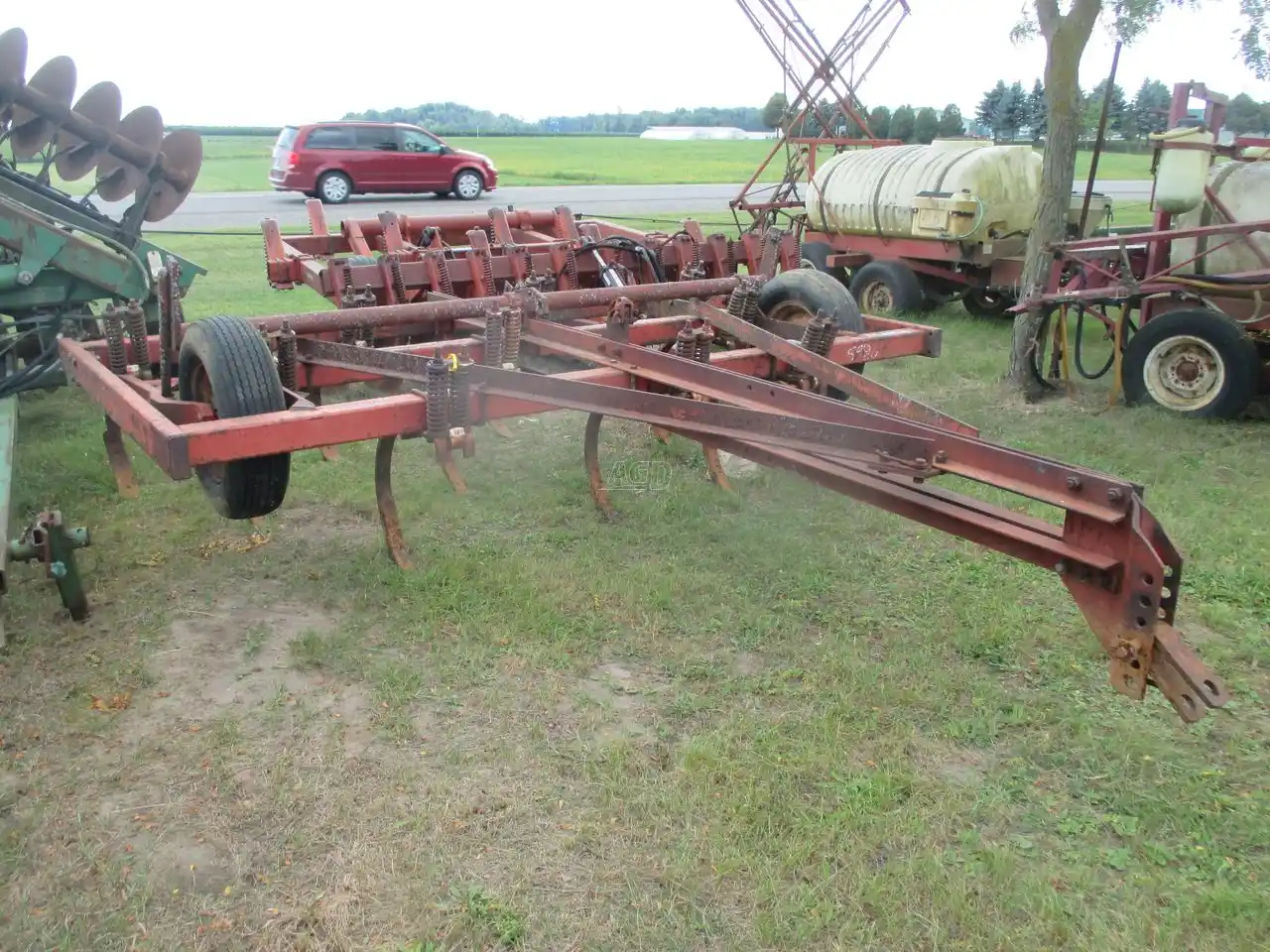 Gallery image 1 for Used International Harvester 55 Chisel Plow