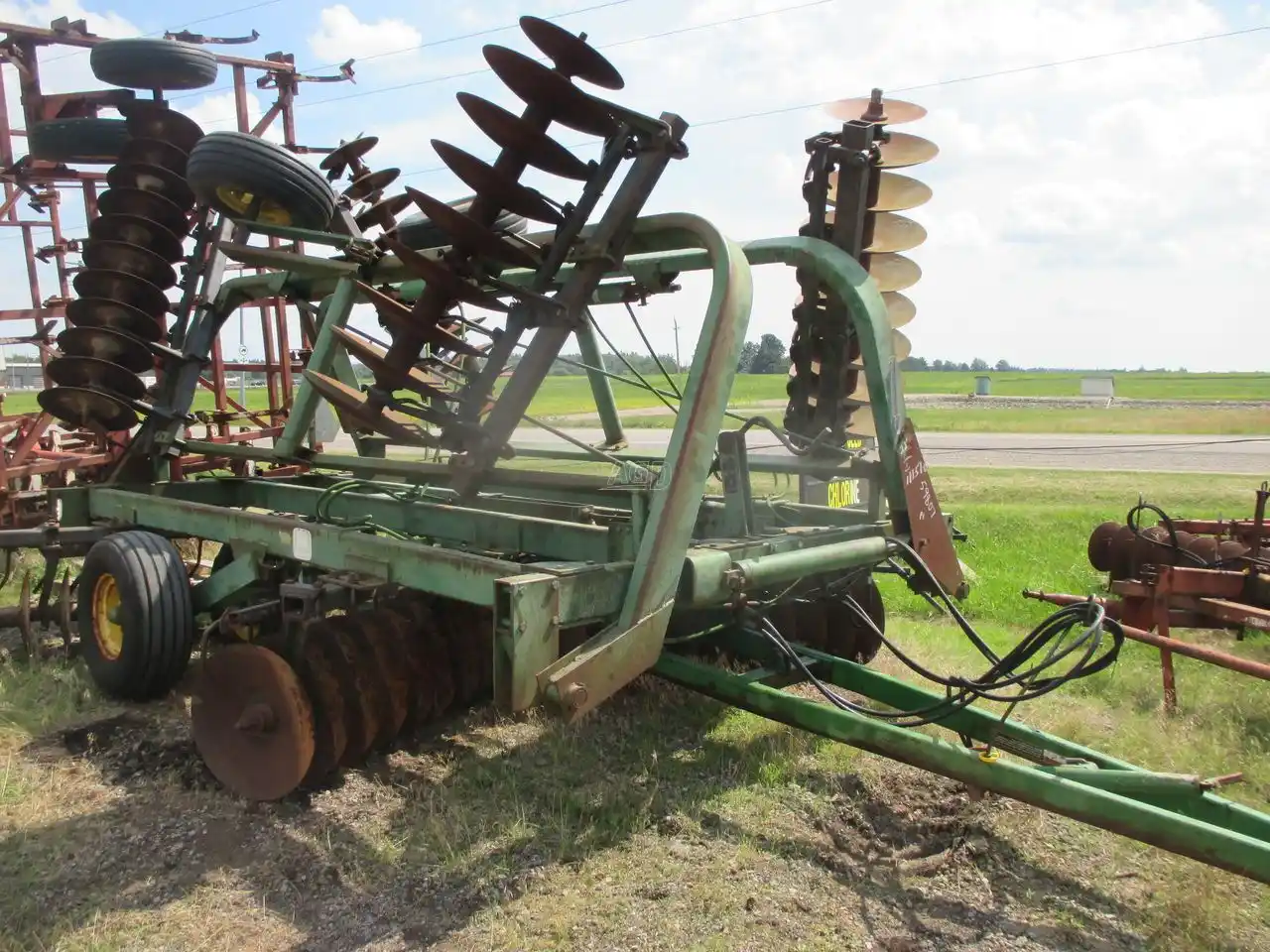 Gallery image 1 for Used John Deere 235 Disc