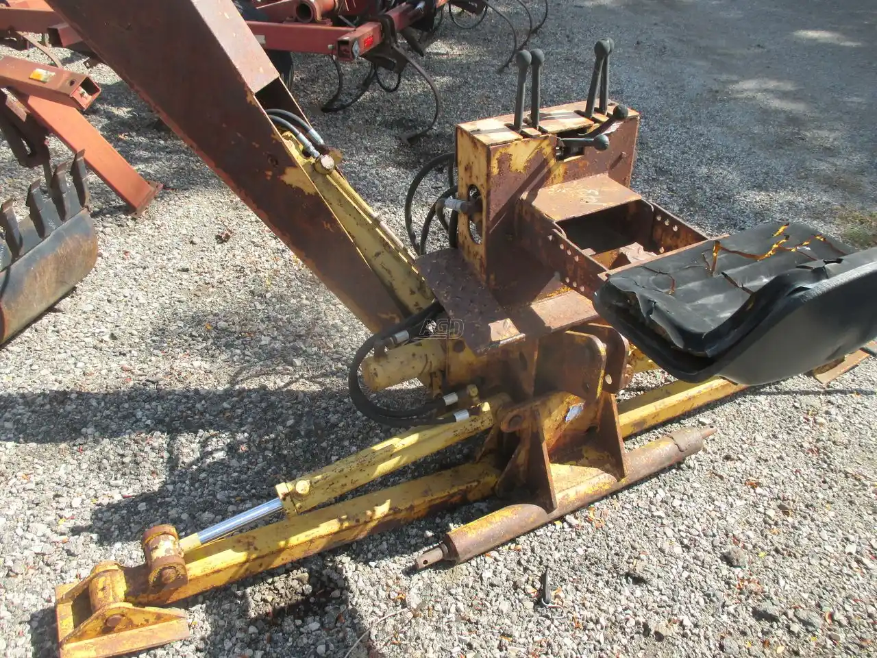 Gallery image 2 for Used Grizzly 3PTH Backhoe Attachment