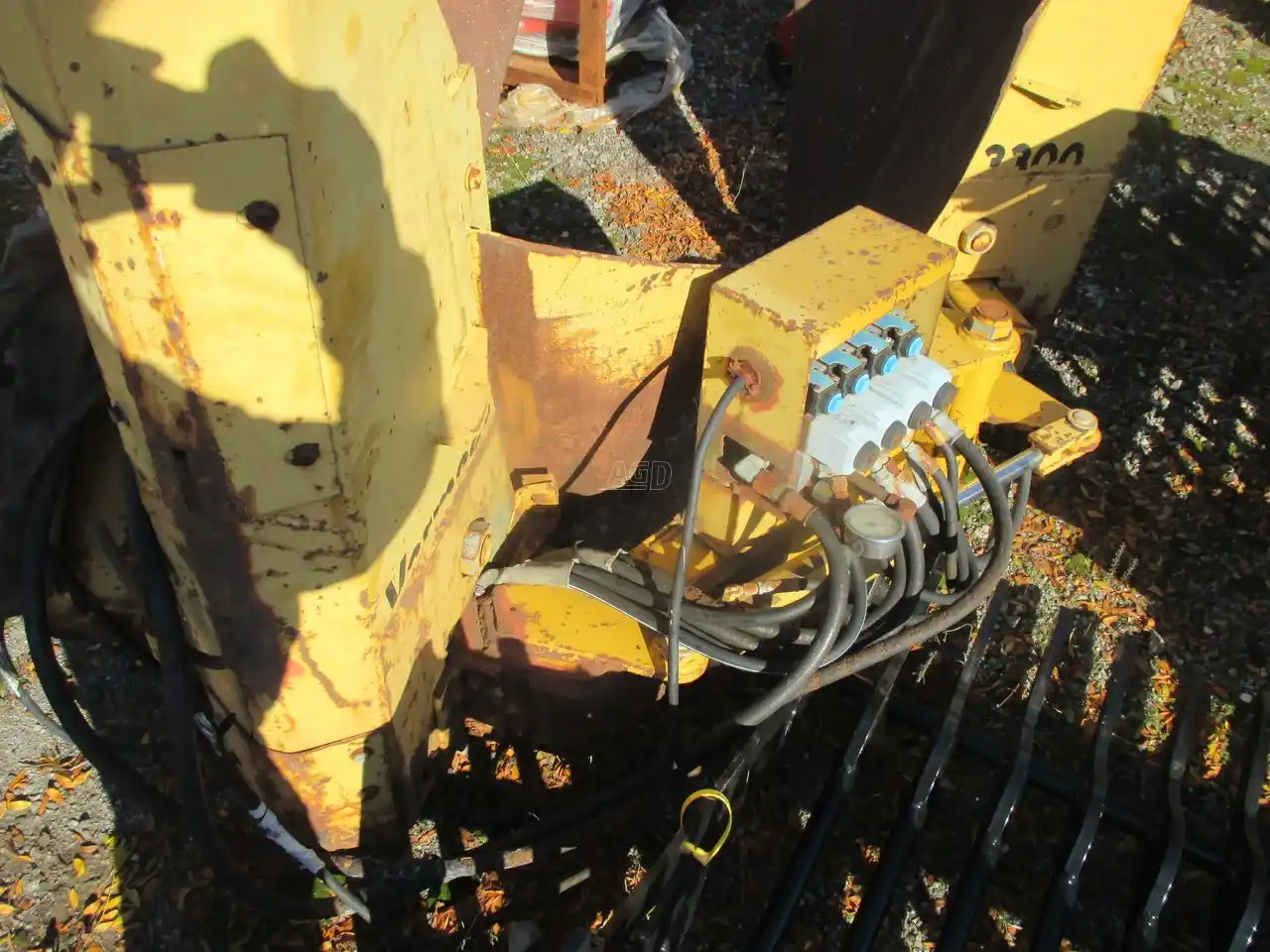 Gallery image 2 for Used Vermeer 3300 Tree Spade