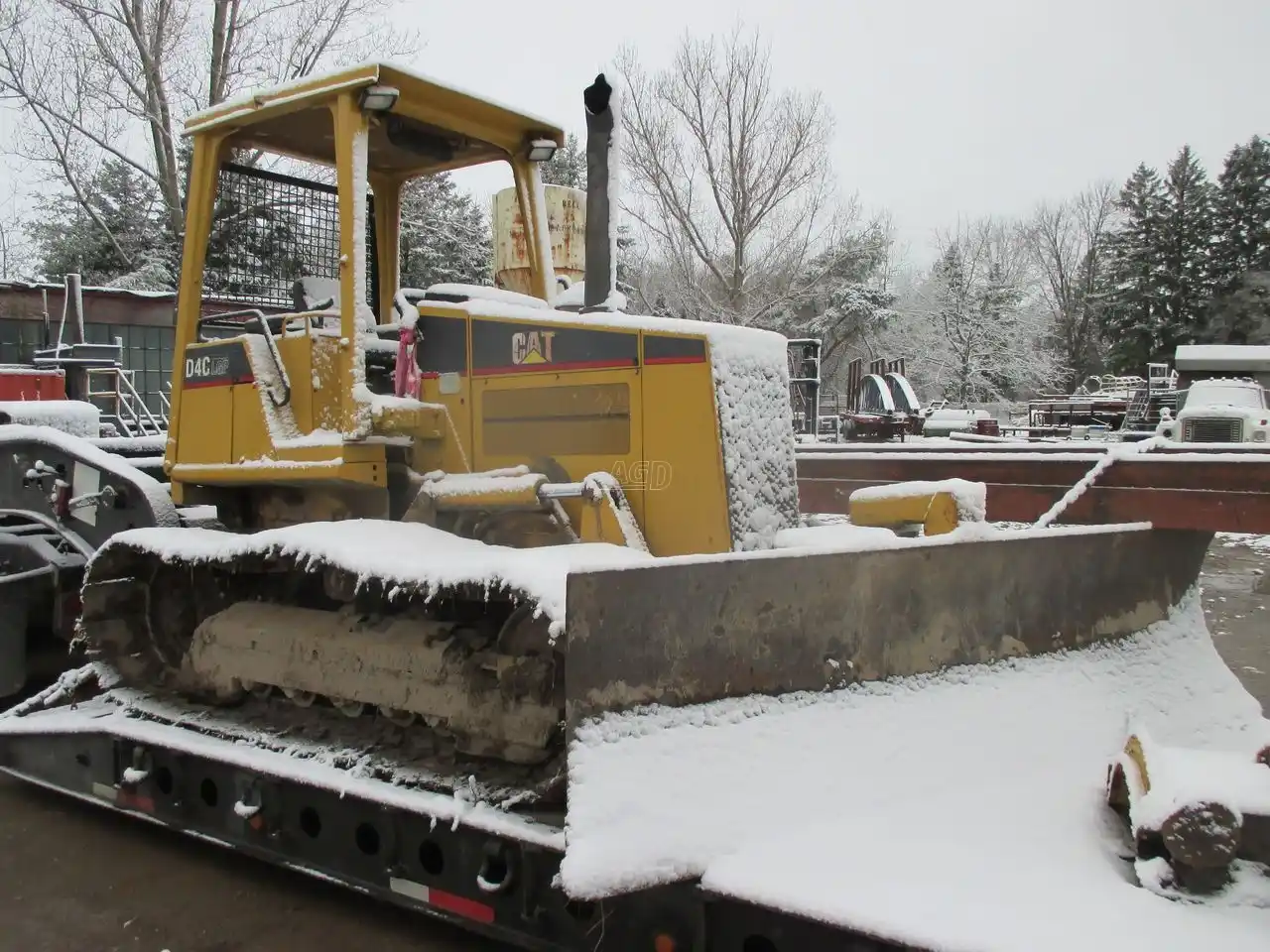 Gallery image 2 for Used Caterpillar D4C LGP Dozer