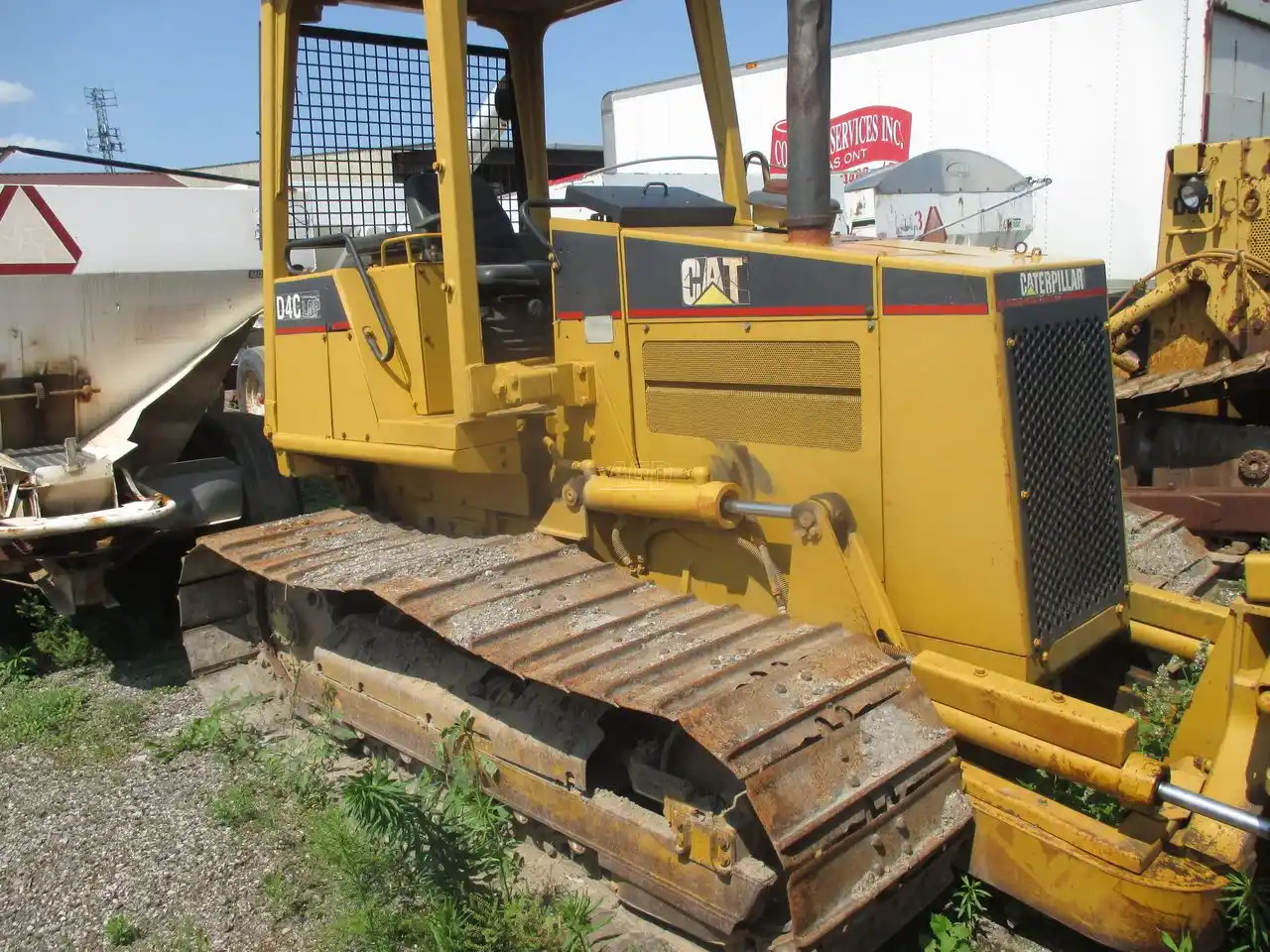 Gallery image 1 for Used Caterpillar D4C LGP Dozer