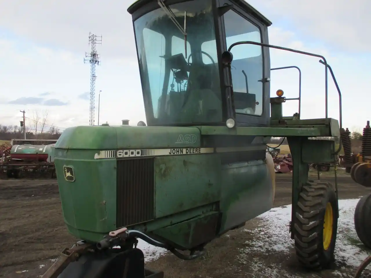 Gallery image 2 for Used John Deere 6000 Sprayer - Self Propelled