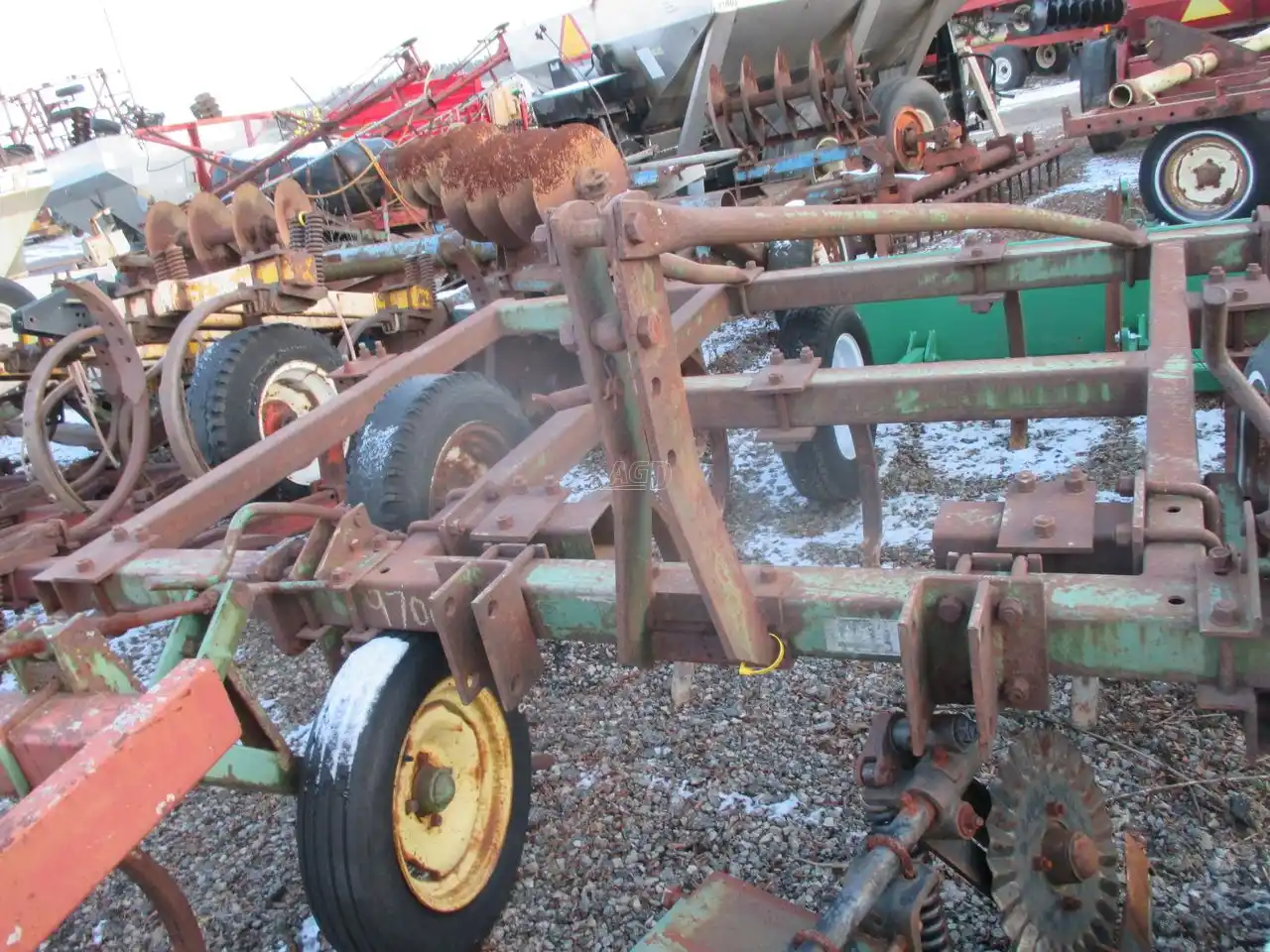 Gallery image 2 for Oliver 10 Shank Chisel Plow