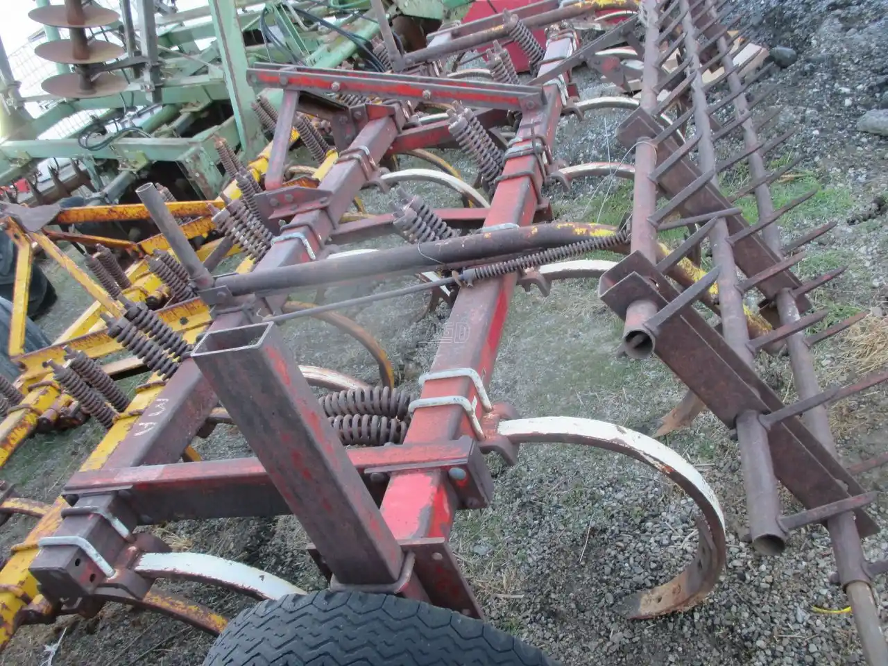 Gallery image 2 for Used International Harvester 55 Chisel Plow