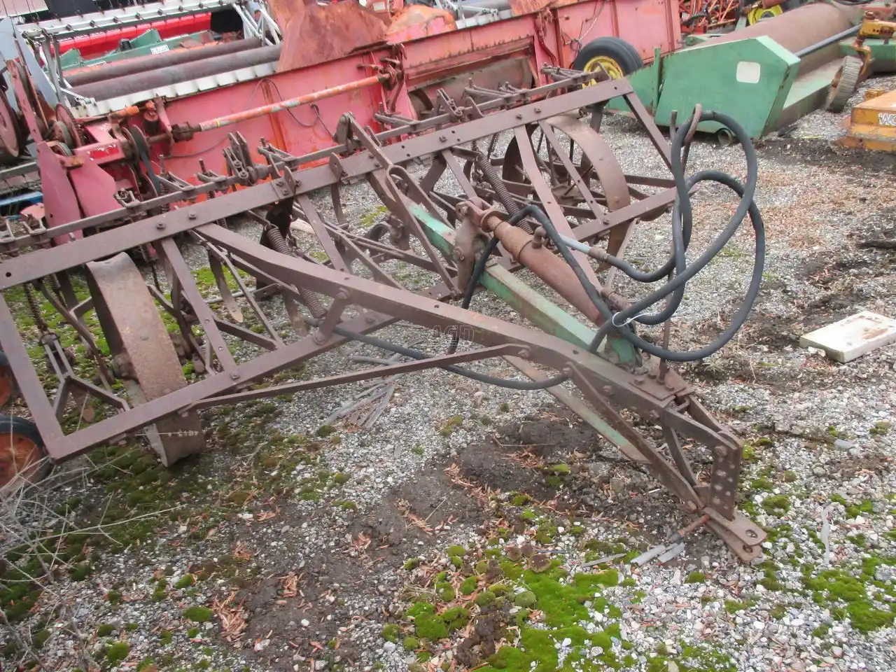 Gallery image 2 for Used John Deere 9' Cultivator