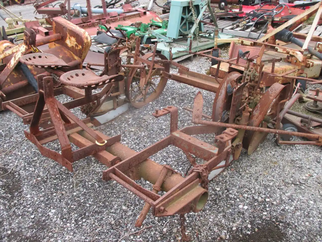 Gallery image 2 for Used Holland 2 ROW Transplanter