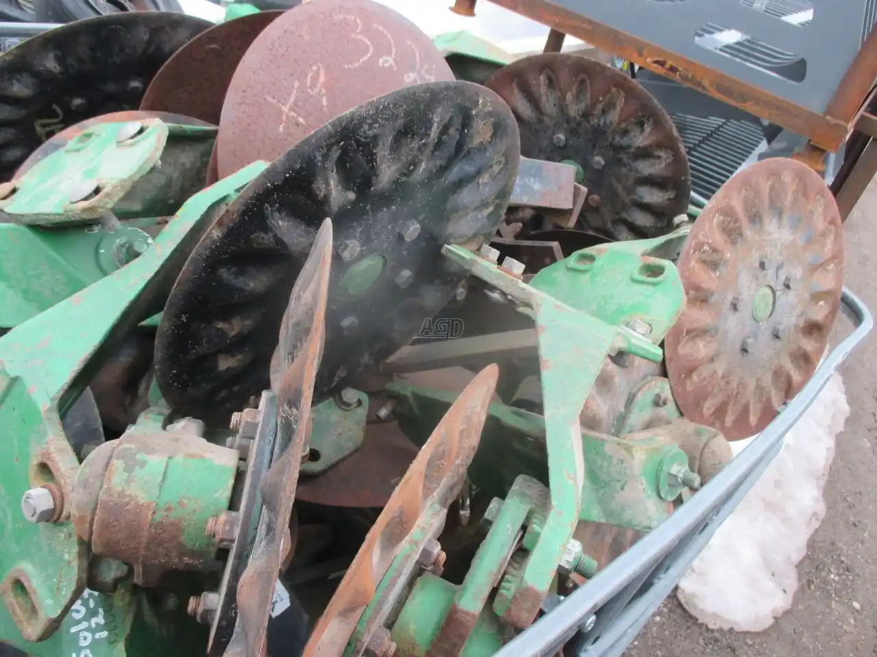 Gallery image 1 for Used John Deere coulters Attachment