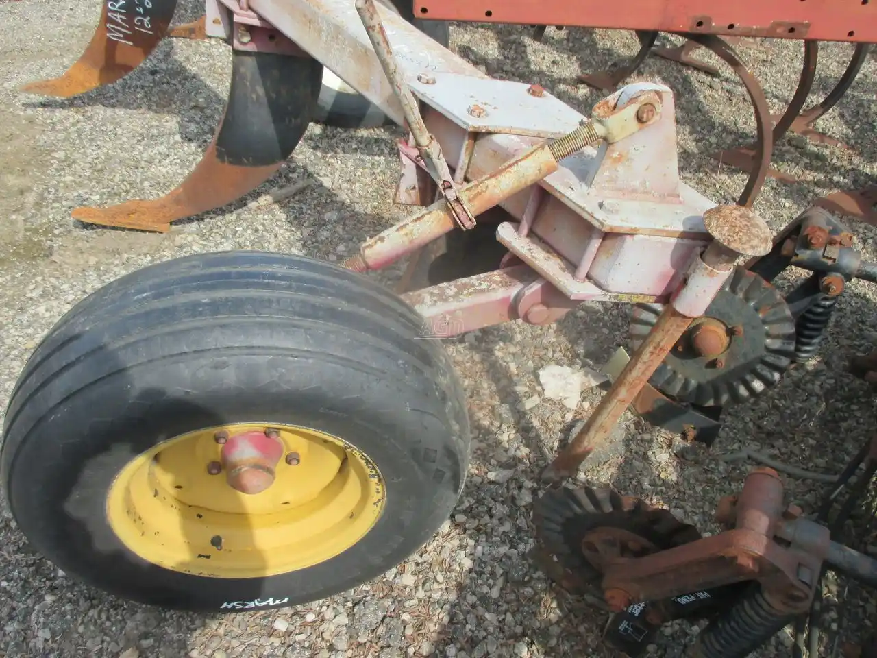 Gallery image 2 for Used Bush Hog 5 Shank Ripper