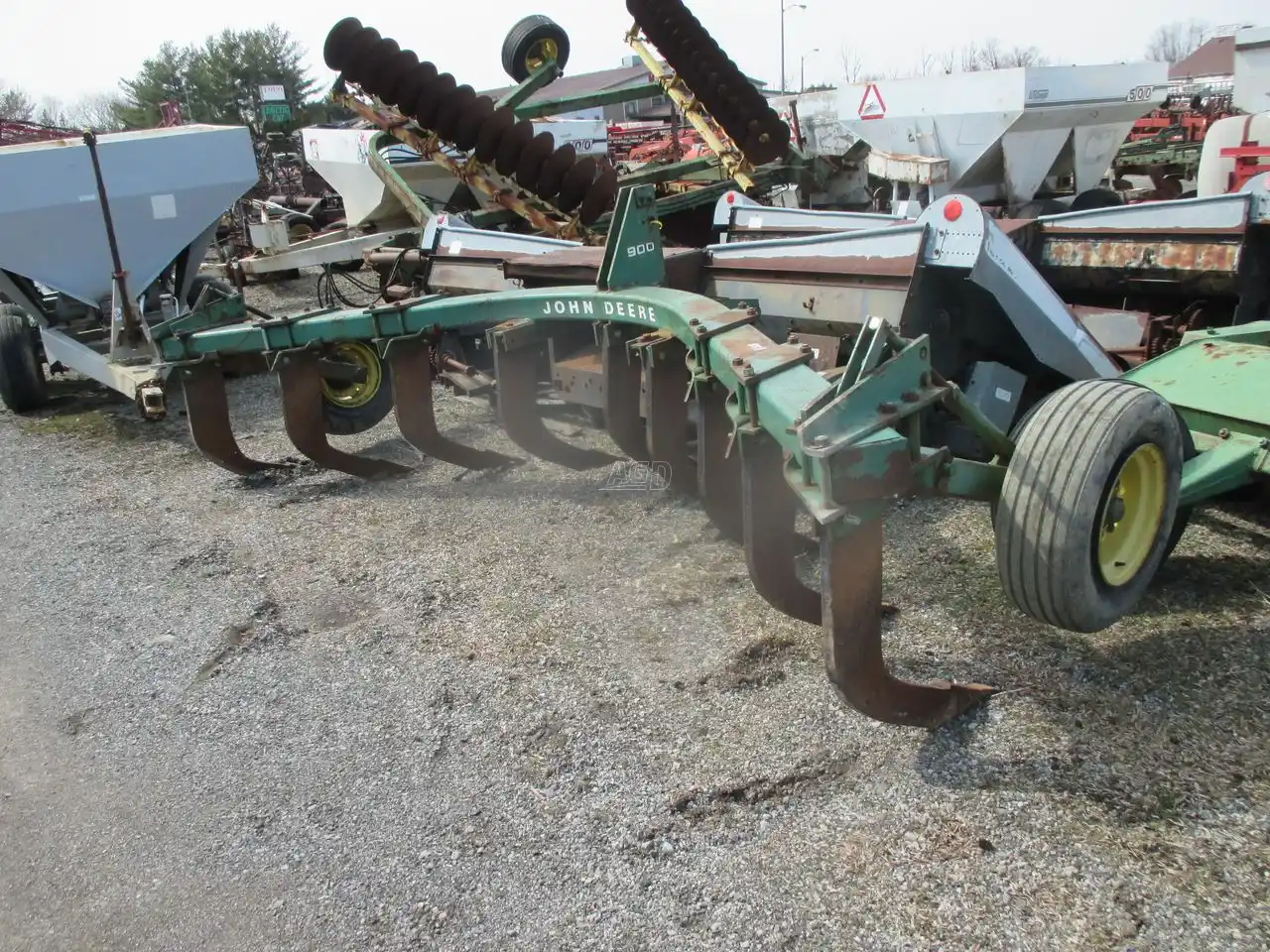 Gallery image 1 for Used John Deere 900 Ripper