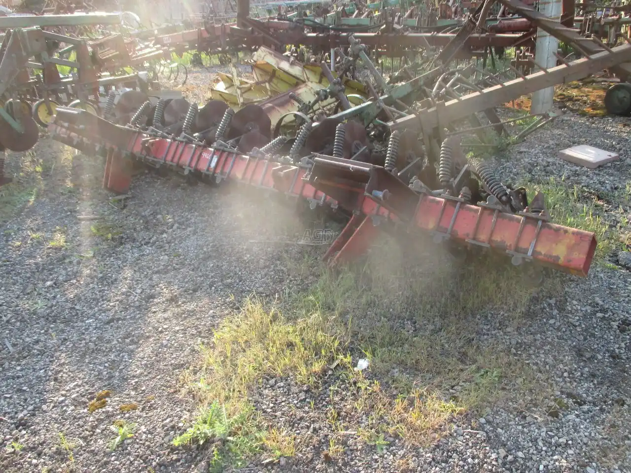 Gallery image 2 for Used Unverferth Coulter Bar Attachment