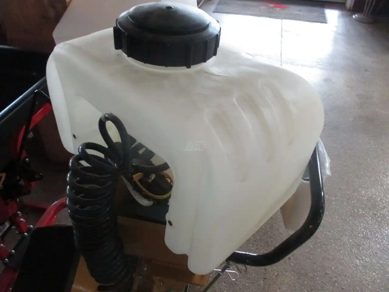 Gallery image 1 for New AgriEase 9 Gallon Sprayer