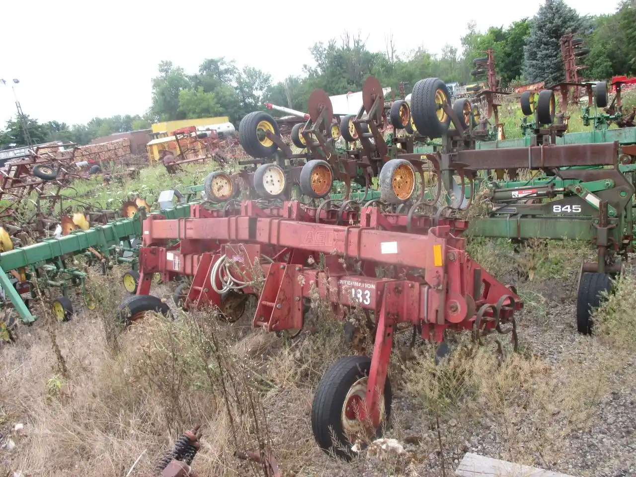 Gallery image 2 for International Harvester 183 Row Crop Cultivator