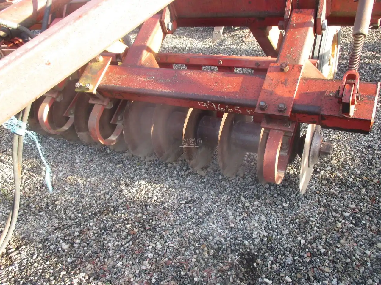 Gallery image 2 for Used Sunflower 4211 Disc Chisel