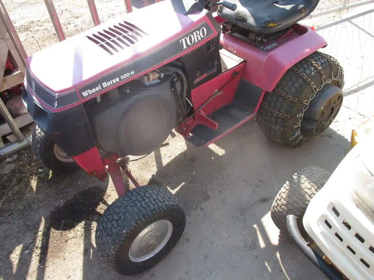 Gallery image 2 for Used Toro 520H Lawn Tractor