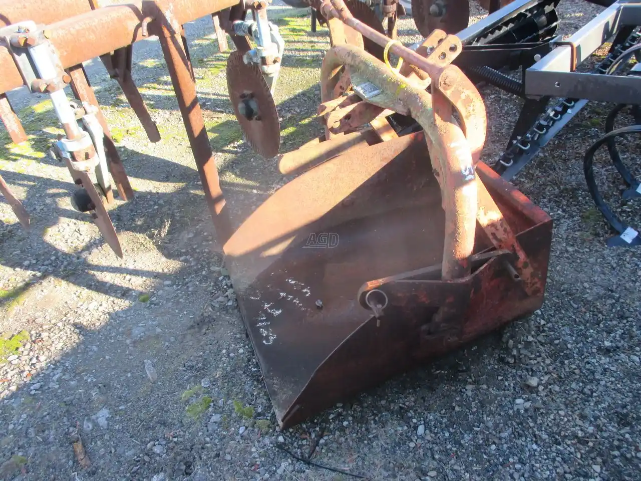 Gallery image 2 for Used Ford 3pth Dirt Scoop