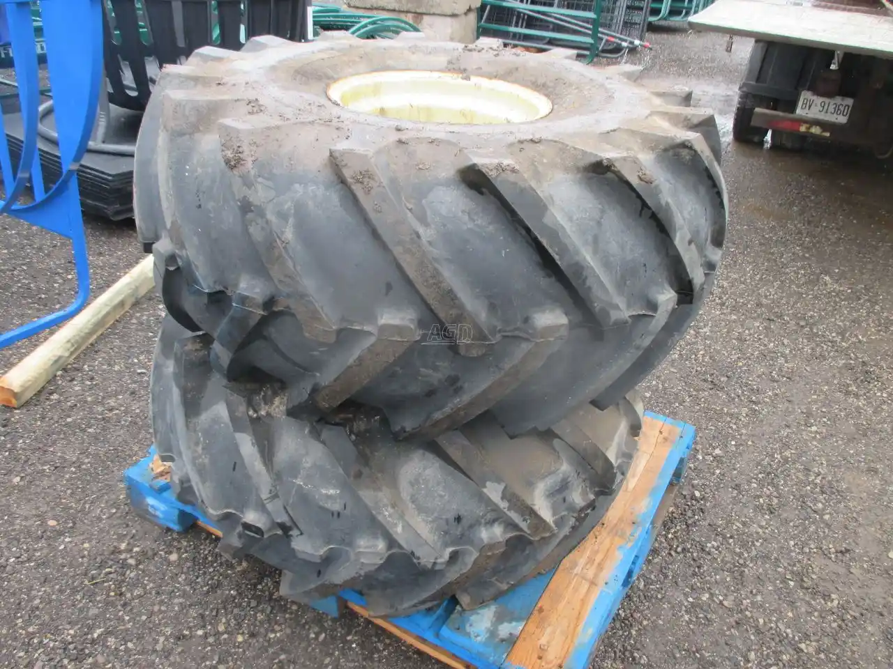 Gallery image 1 for Used Galaxy PrimeX 21.5L X 16.1 Tires & Rims