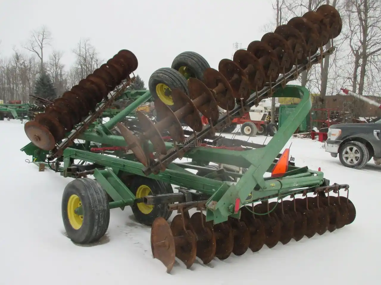 Gallery image 2 for Used John Deere 235 Disc