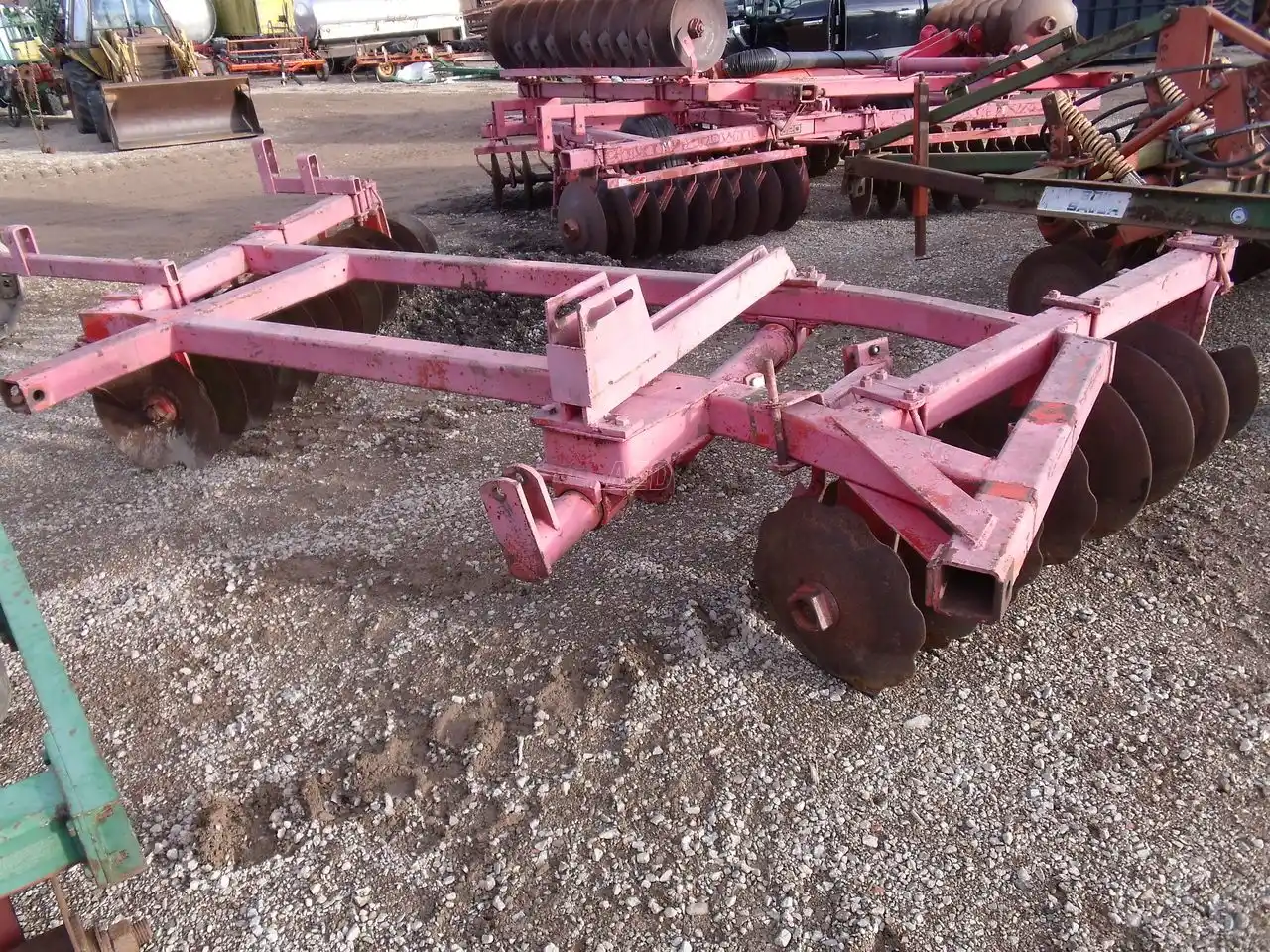 Gallery image 2 for Used Massey Ferguson 820 Disc