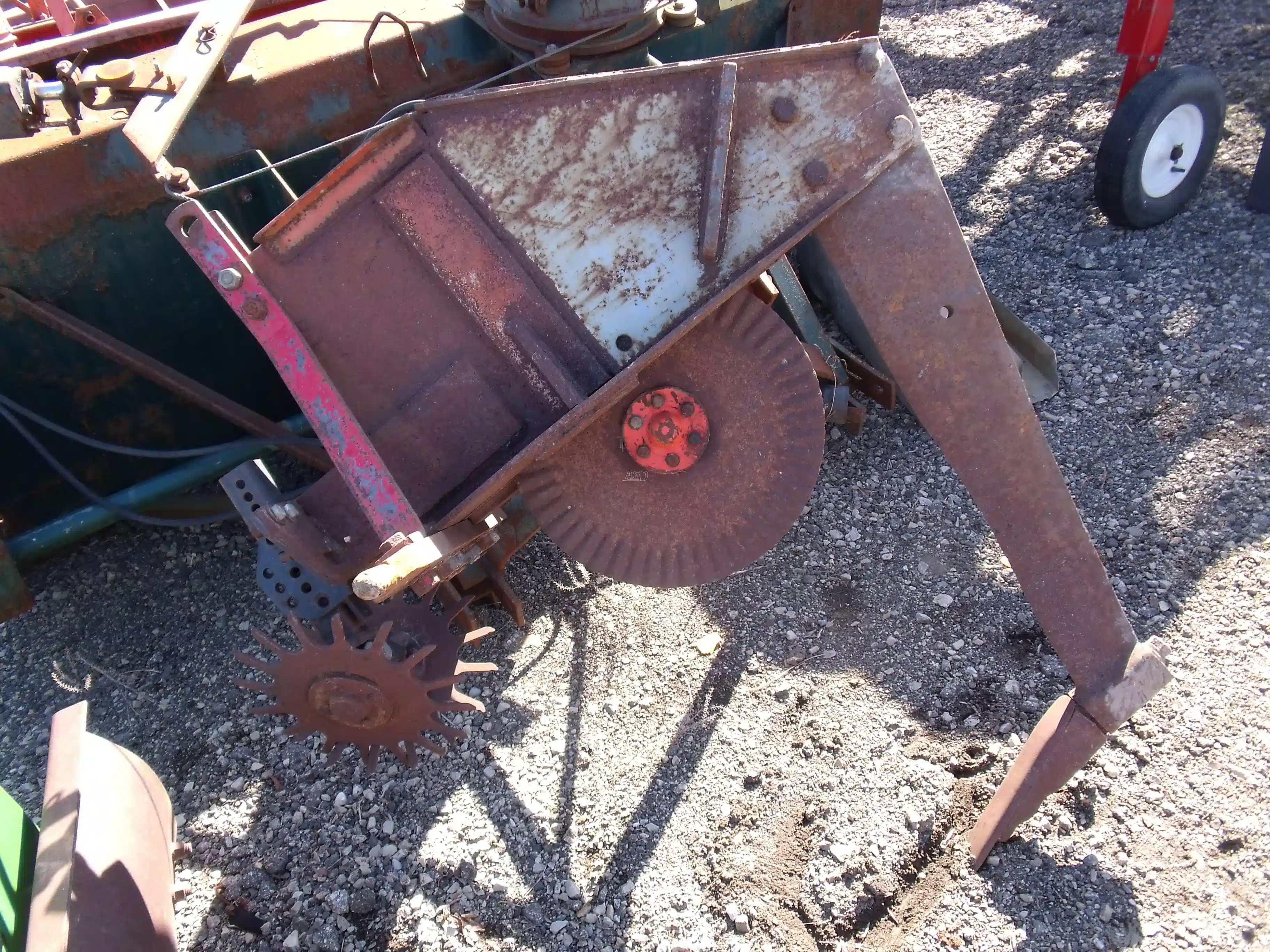 Gallery image 1 for Used Massey Ferguson 27 Subsoiler