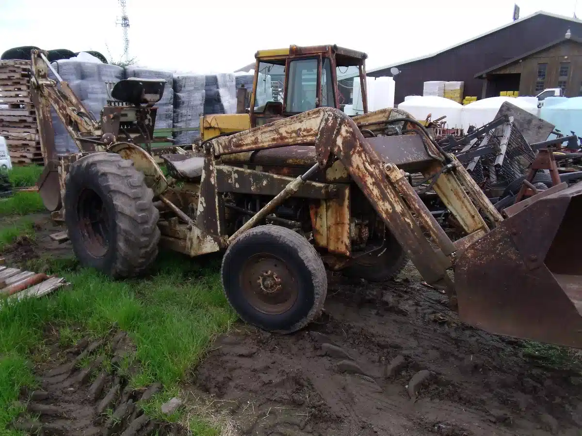 Gallery image 2 for Used Massey Ferguson 202 Tractor Loader